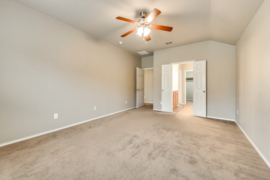 Building Photo - 2004 Zavala Dr