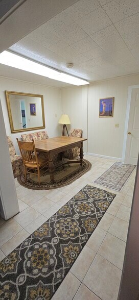 Building Photo - 1447 Lincoln Way