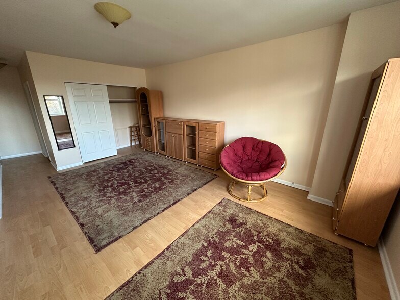 Building Photo - 540 S 48th St