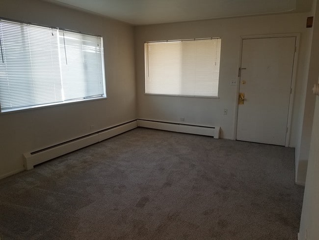 Building Photo - Single Tree Apartment Homes