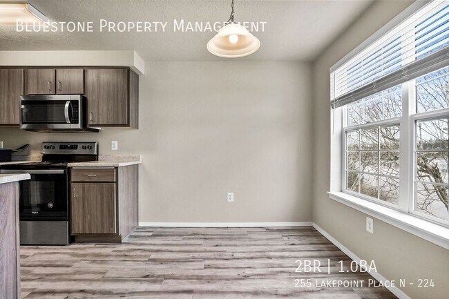 Building Photo - 255 Lakepoint Pl N