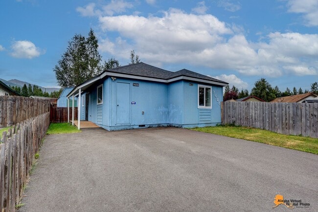 Building Photo - East Anchorage Home with In Unit Laundry a...