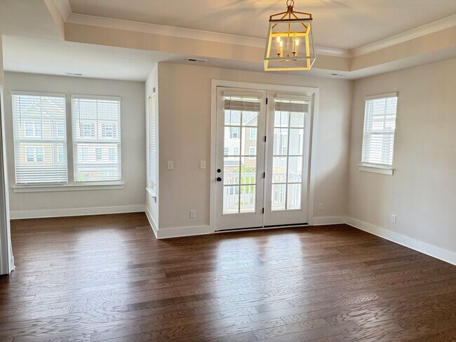 Building Photo - Spacious Modern End-Unit Davidson Townhome - Lake Davidson Access