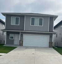 Building Photo - 4-bedroom, 3-bathroom South Fargo Single-F...