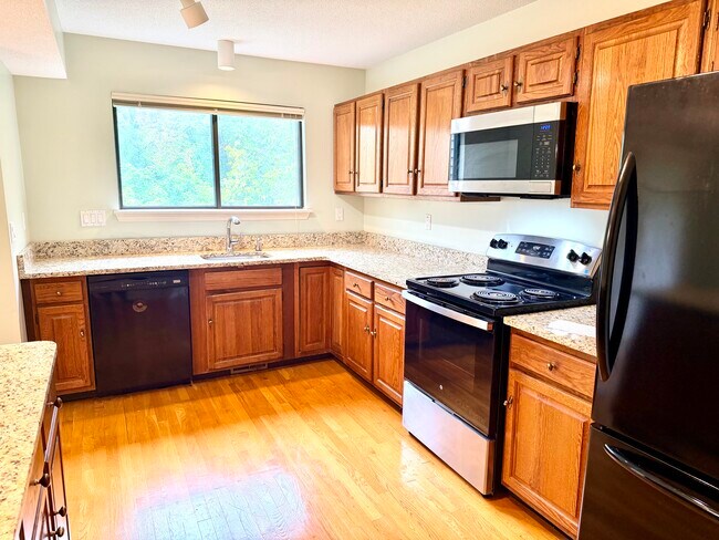 Building Photo - 40 Crossroads Ln