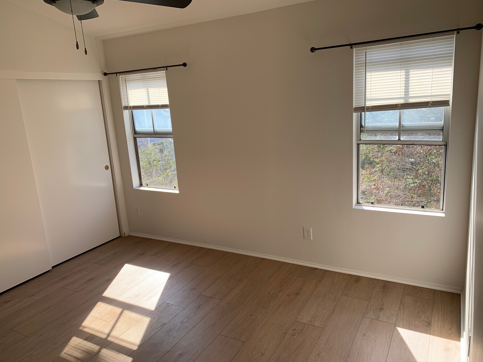 Back bedroom - 2800 Plaza del Amo