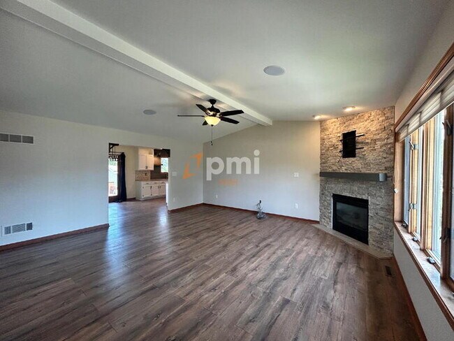 Building Photo - 8781 Calhoun Pl