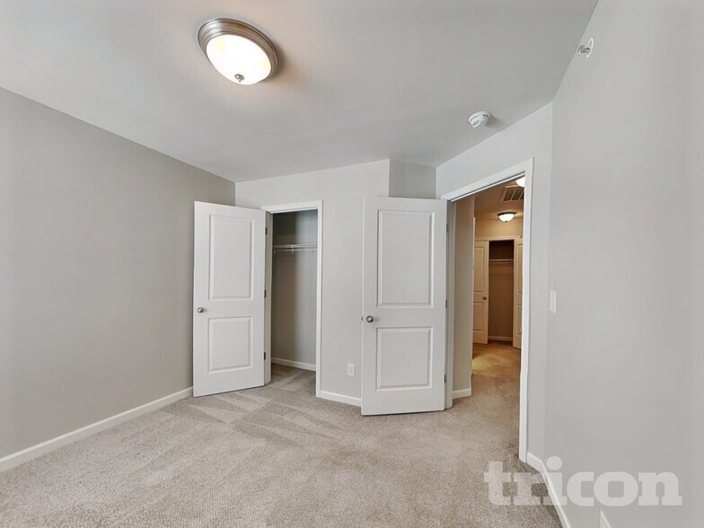 Building Photo - 406 Riverwood Ct