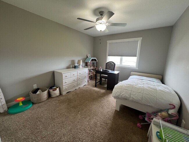 Building Photo - Beautiful 5-bed, 3.5-bath Single Family Home!