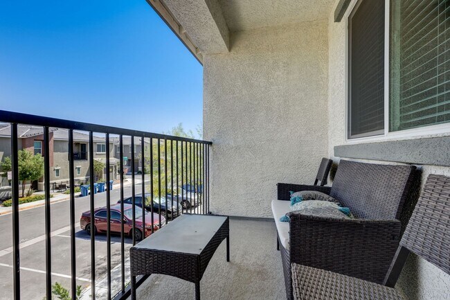 Building Photo - Modern Comfort in Las Vegas: 3-Bedroom Gem with Pool Access