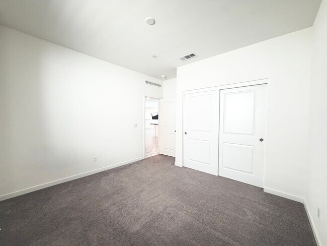 Building Photo - 11596 S Crescent St