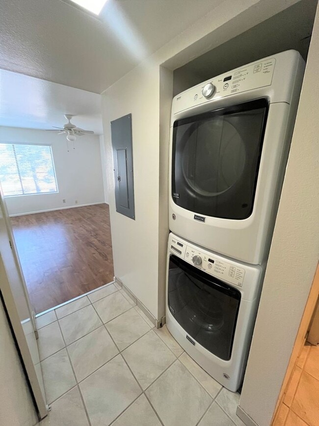 Building Photo - CONDO - OAK CREEK ESTADOS - VILLAGE OF OAK CREEK