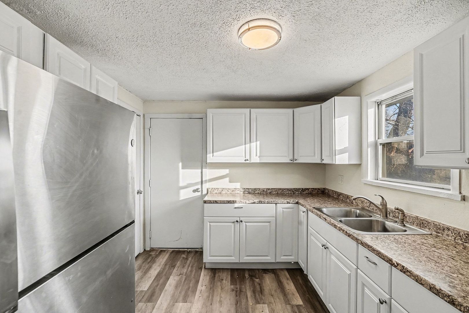 Building Photo - 1906 E 55th St