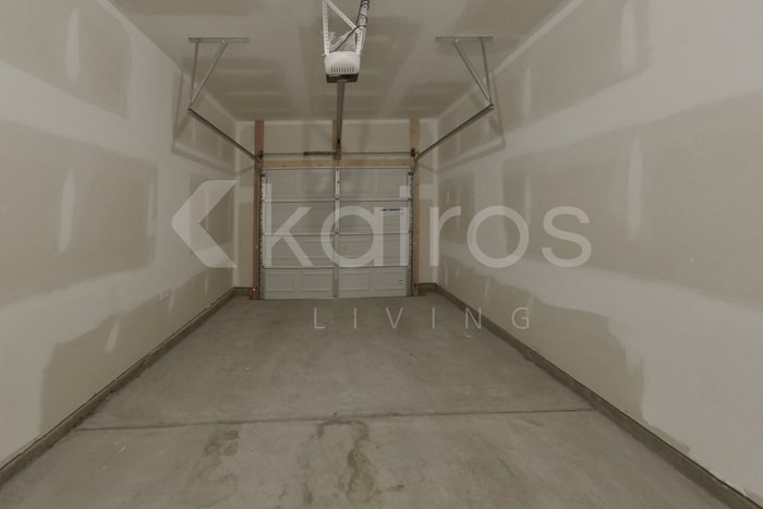 Building Photo - 215 Long Is Dr