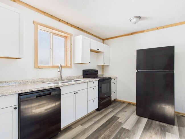 Building Photo - 2881 Elvira Ave