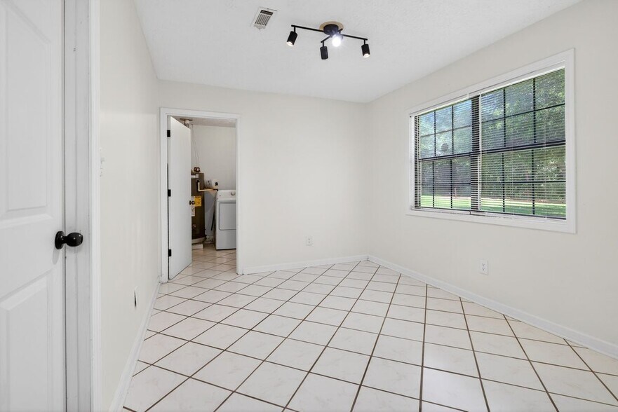 Building Photo - 11525 Matthews Trail