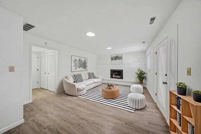 Building Photo - 165 Glenn Pl