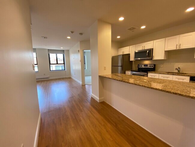 Building Photo - 875 Elm St