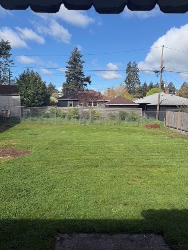 Building Photo - Arbor Lodge Gem