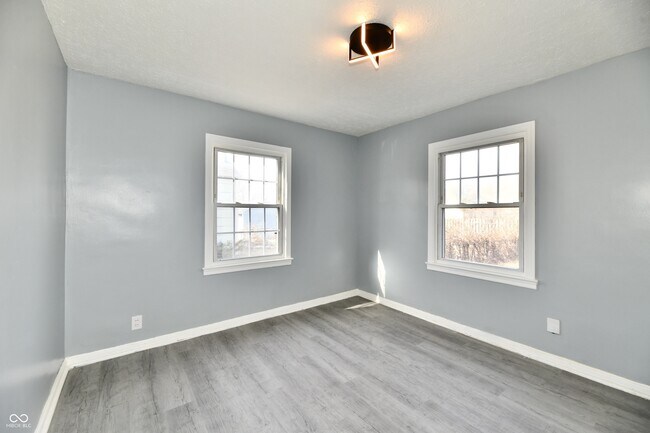 Building Photo - 3910 E 34th St