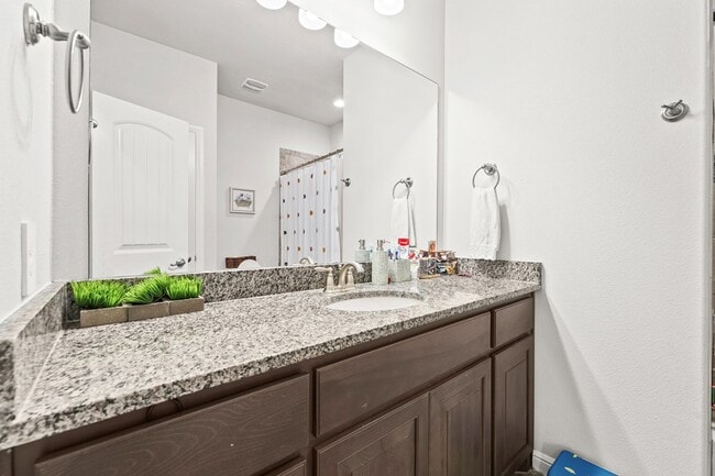 Building Photo - 602 Dupont Ct