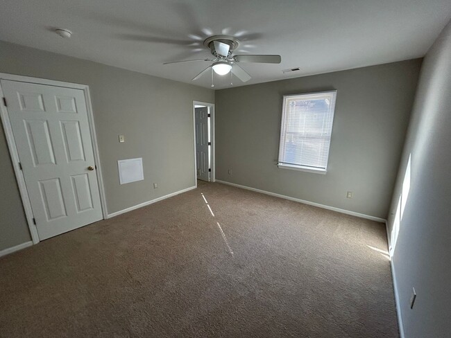 Building Photo - 2 Bed | 2.5 Bath Townhome in Raleigh with ...