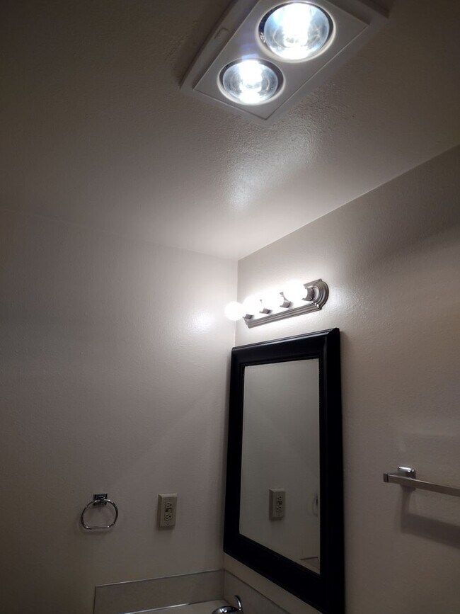 Building Photo - 1 bed room 1 bath in Beautiful South Eugene