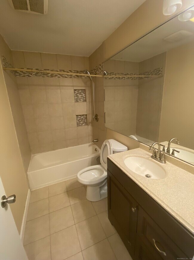 Building Photo - 161 Sleeping Giant Dr