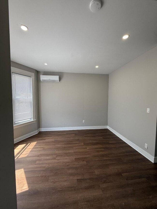 Building Photo - 605 3rd St