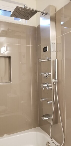 Building Photo - 2042 Evergreen St