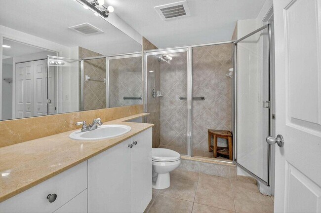 Building Photo - 625 Casa Loma Blvd