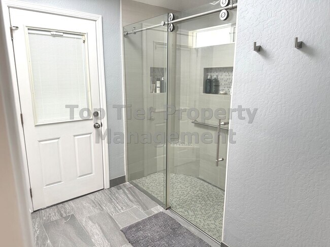 Building Photo - Beautiful 4 Bed, 2 Bath, 2,166 sqft Lafaye...