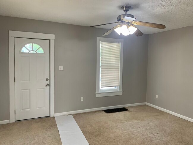 Building Photo - 205 6th St NW