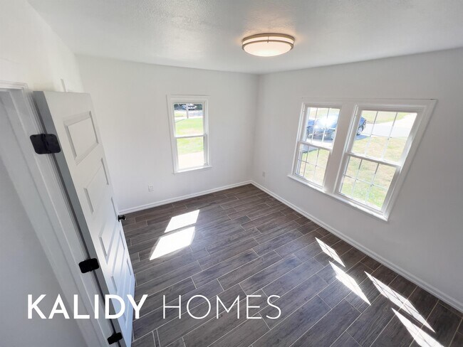 Building Photo - 3504 N Westmont St