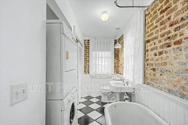 Building Photo - 521 E Harris St