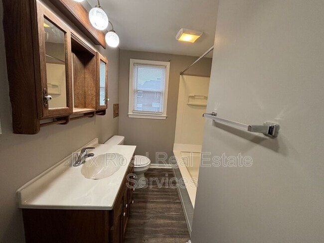 Building Photo - 1670 Darst Ave