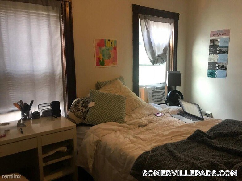 Building Photo - 195 College Ave