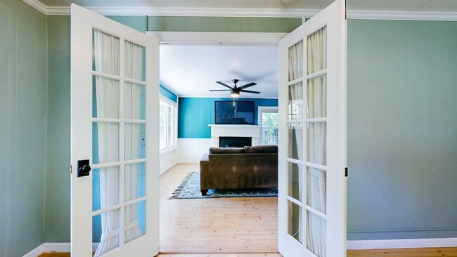 Building Photo - Country Charm Meets Vineyard Views! Two Be...