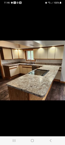 Building Photo - 955 W 10th St