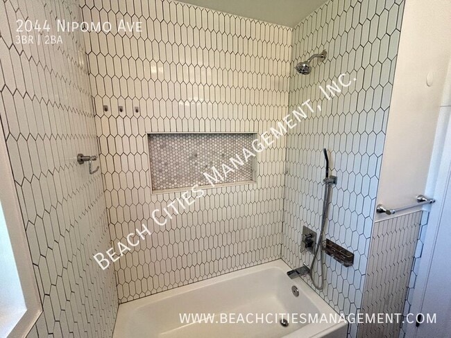 Building Photo - 2044 Nipomo Ave