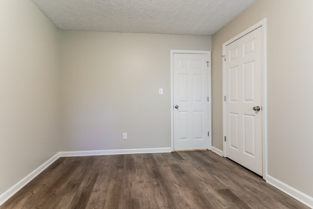 Building Photo - 350 Paris Dr