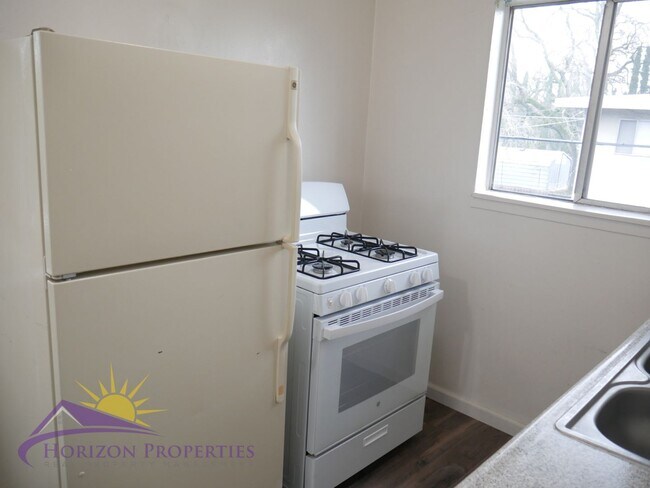 Building Photo - Cozy 1 Bed 1 Bath 700sqft Fourplex in Nort...