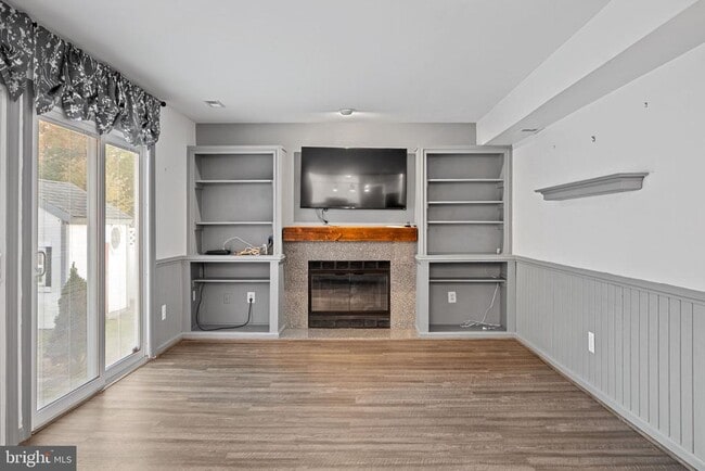 Building Photo - 14551 Lock Dr