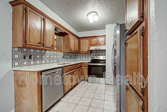 Building Photo - 1713 Hillcrest Dr