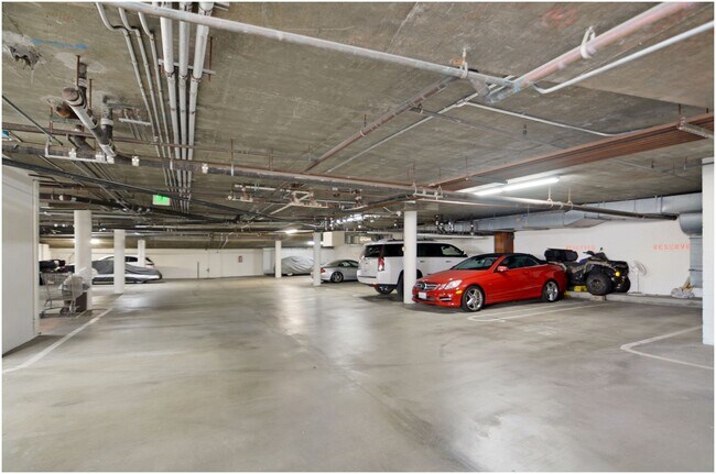 Building Photo - Oceanfront Penthouse in Huntington Beach!!