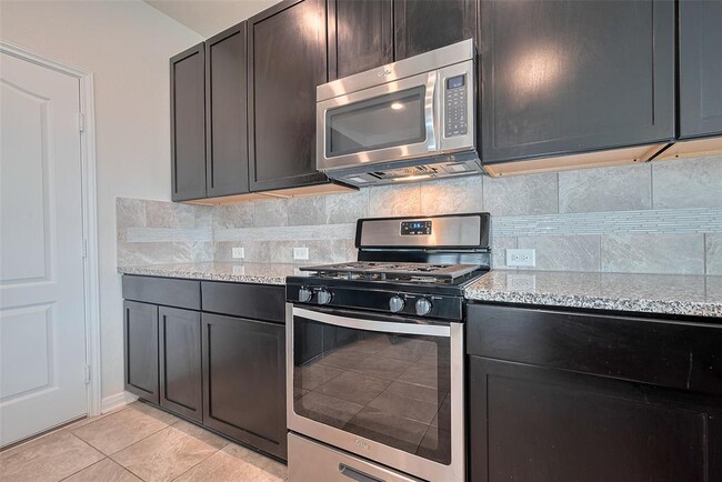 Building Photo - 16360 Oakside Hollow Ln