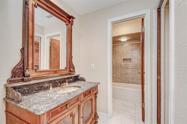Building Photo - 201 Vanderpool Ln