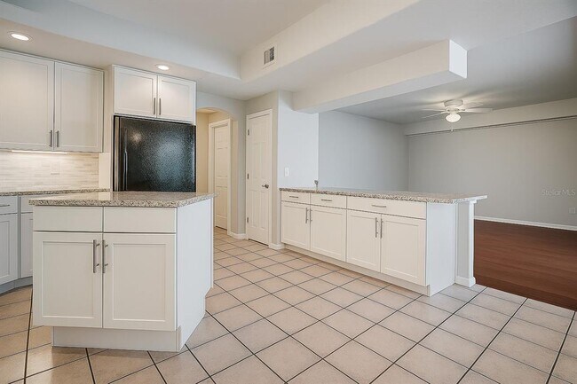 Building Photo - 357 Fairway Pointe Cir