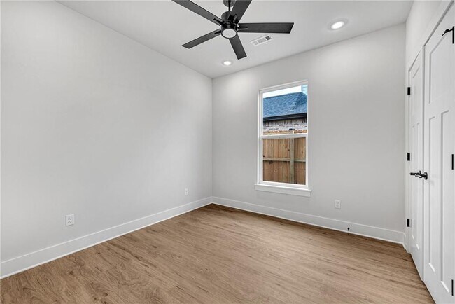 Building Photo - 1850 Momi St