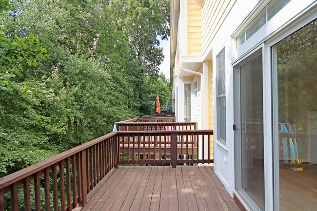 Building Photo - End-Unit Melbourne Park Townhome